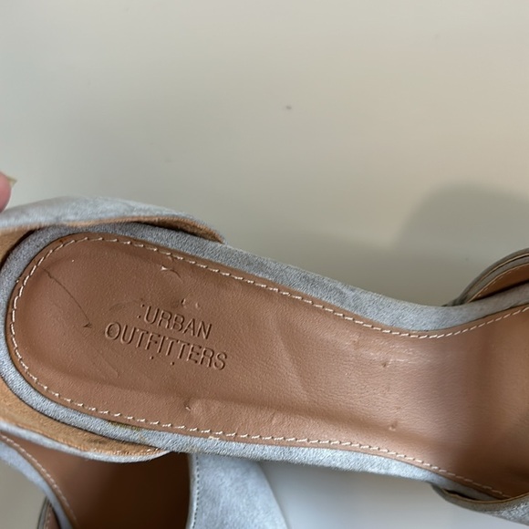 Urban outfitters gray suede heels size 8 - Picture 6 of 7